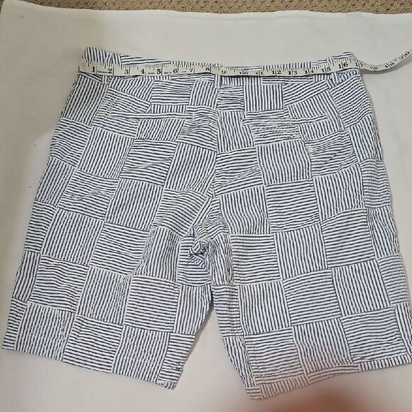 L.L. Bean Blue and White Flat Front Shorts with Geometric Design Women"s 12 - Picture 3 of 8